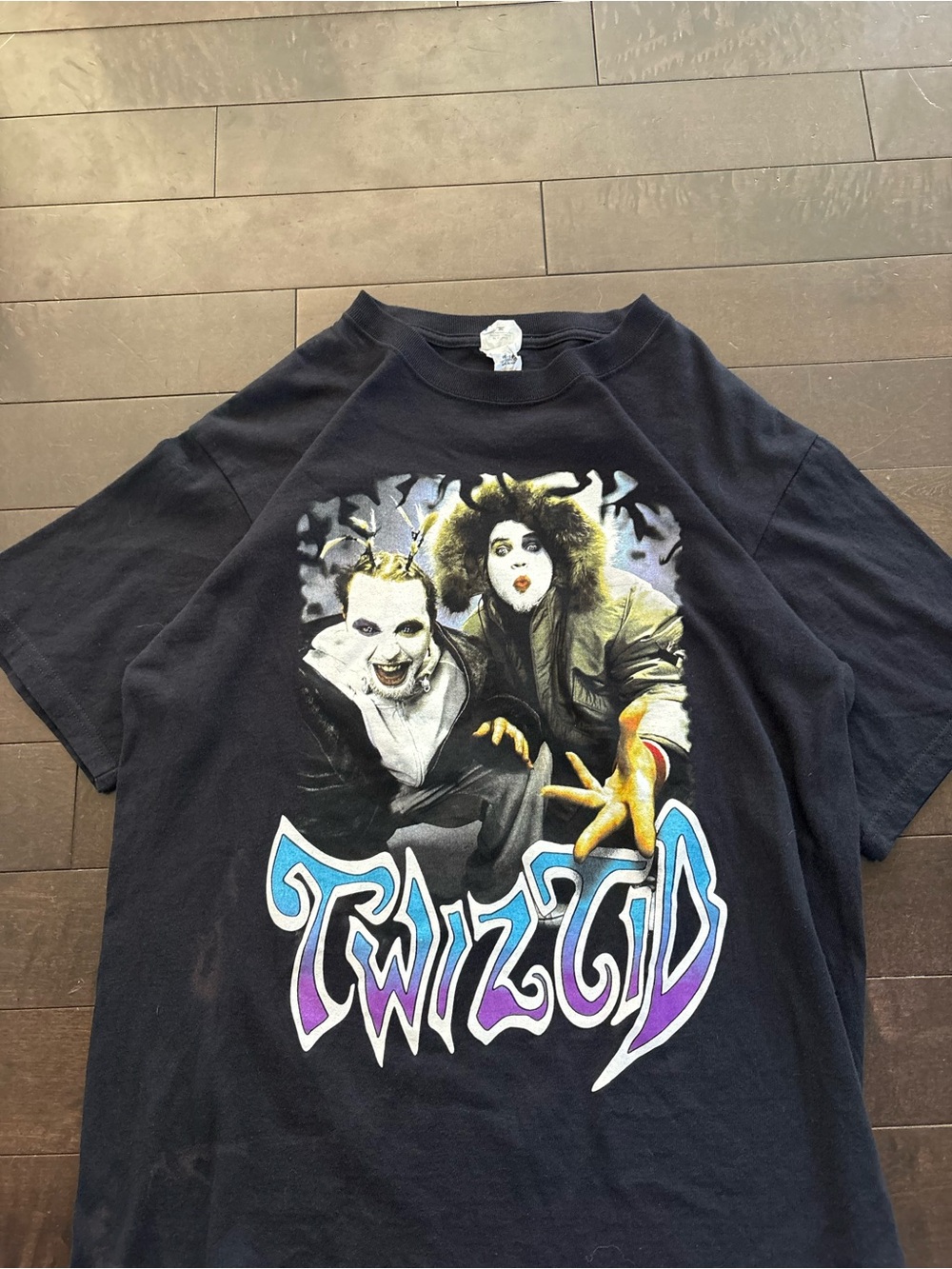 Vintage 2003 twisted band tee